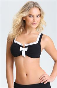 Elisandra Tomacheski in lingerie