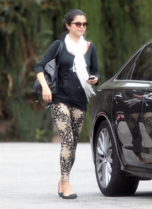 Selena Gomez going out to lunch in Studio City on April 25, 2012