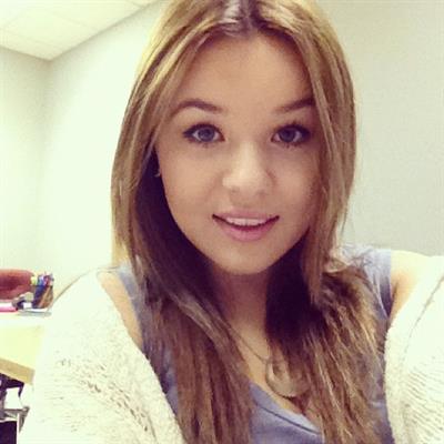 Torri Webster taking a selfie