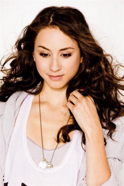 Troian Bellisario