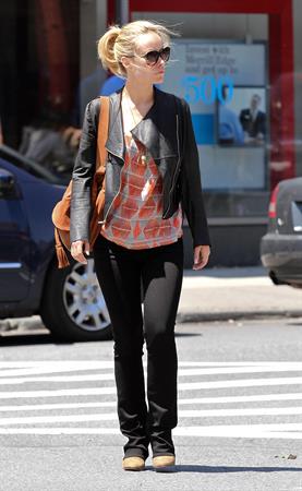 Olivia Wilde out in the west village 19 05 12 