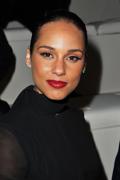 Alicia Keys attends Chanel Ready to Wear Fall Winter 2012 and Fashion House presentation on March 6, 2012