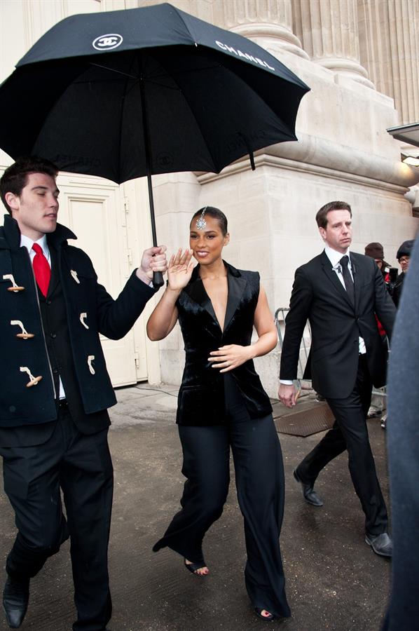 Alicia Keys attends Chanel Ready to Wear Fall Winter 2012 and Fashion House presentation on March 6, 2012