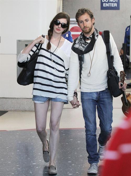 Anne Hathaway Pictures Anne Hathaway arrives at LAX airport in Los Angeles on September 3, 2011