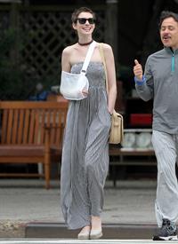 Anne Hathaway out for lunch in Brooklyn New York City on May 30, 2012