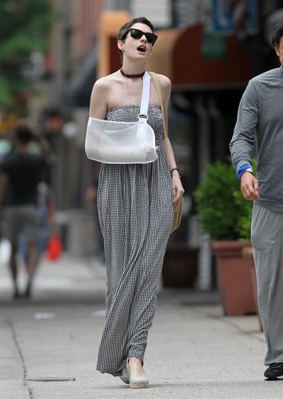 Anne Hathaway out for lunch in Brooklyn New York City on May 30, 2012