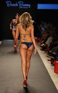 Kate Upton in a bikini - ass