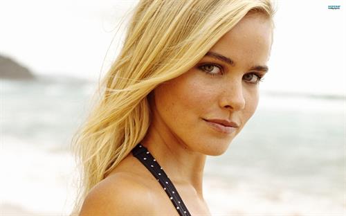 Isabel Lucas