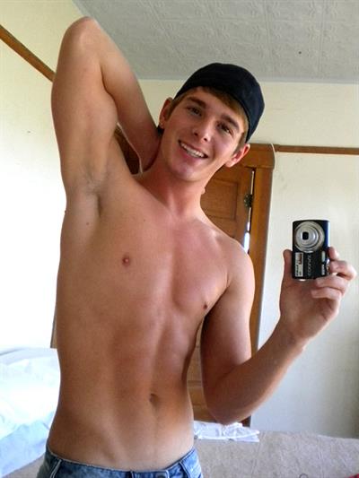 Sean Paul Lockhart taking a selfie