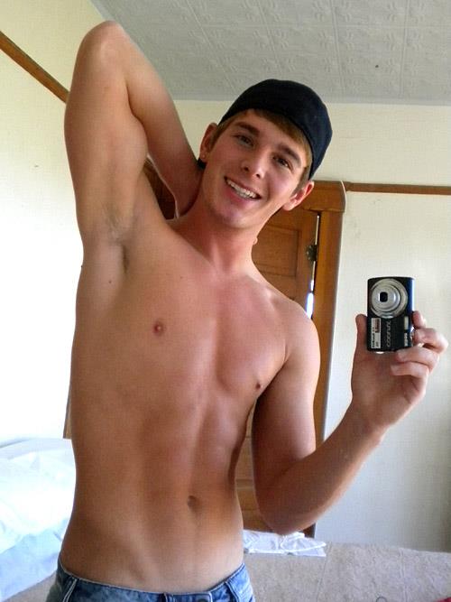 Sean Paul Lockhart taking a selfie