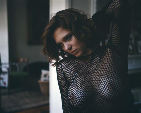 Léa Seydoux - breasts