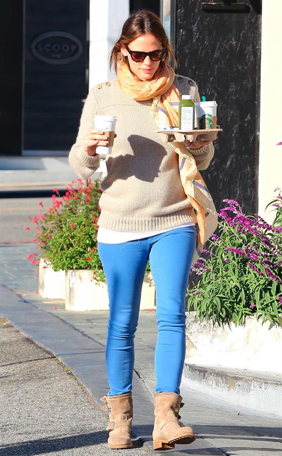Jennifer Garner - Leaving Starbucks in LA 2/15/13  