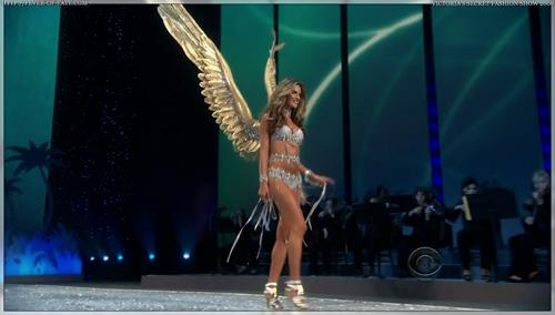 Alessandra Ambrosio in lingerie