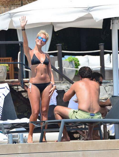 Bade Iscil in a bikini