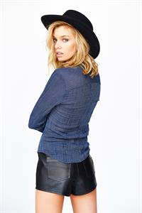 Stella Maxwell - ass