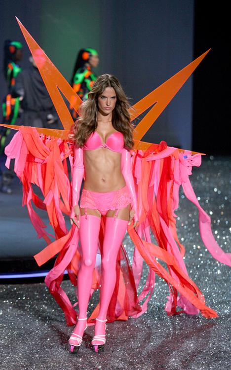 Alessandra Ambrosio in lingerie