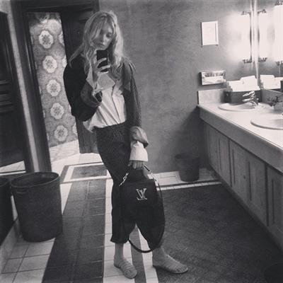 Elsa Hosk taking a selfie