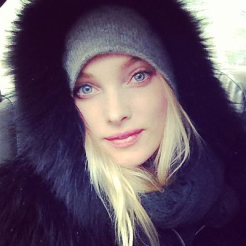Elsa Hosk taking a selfie