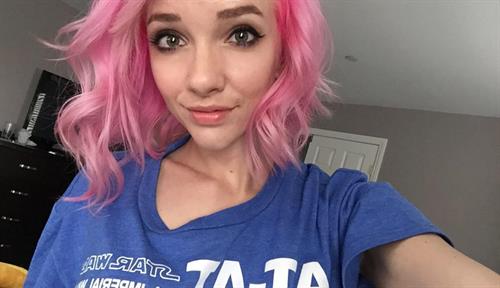 Lyz Brickley taking a selfie