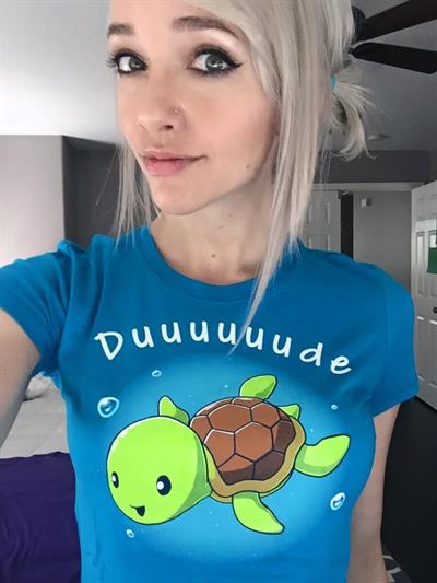 Lyz Brickley taking a selfie