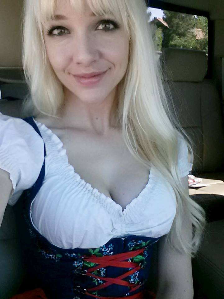 Lyz Brickley taking a selfie