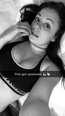 Kahla Forbes taking a selfie