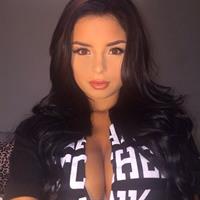 Demi Rose Mawby taking a selfie