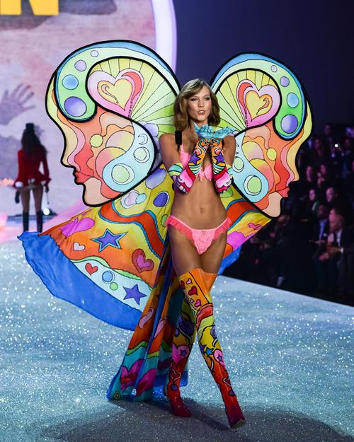 Karlie Kloss in lingerie