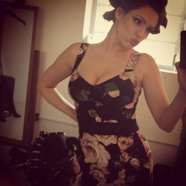 Kelly Brook taking a selfie