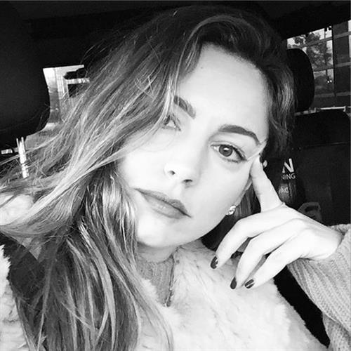 Kelly Brook taking a selfie