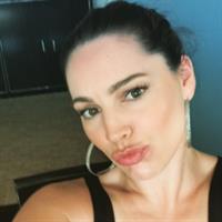 Kelly Brook taking a selfie