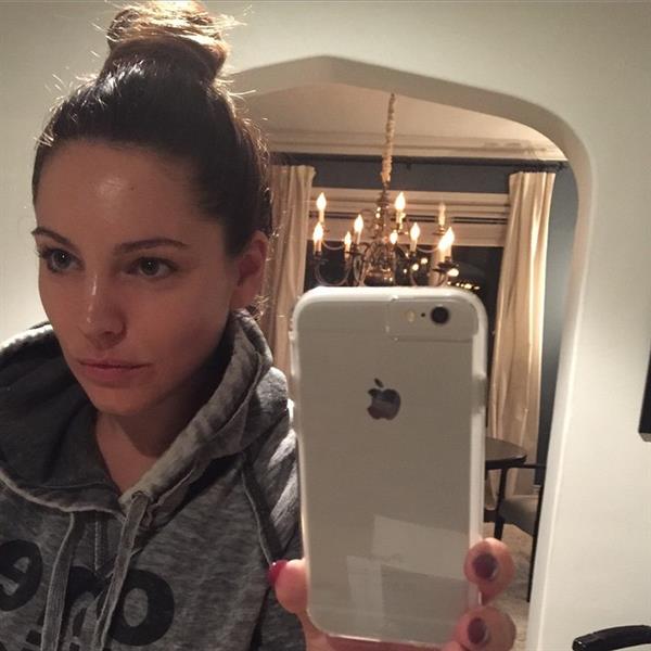 Kelly Brook taking a selfie