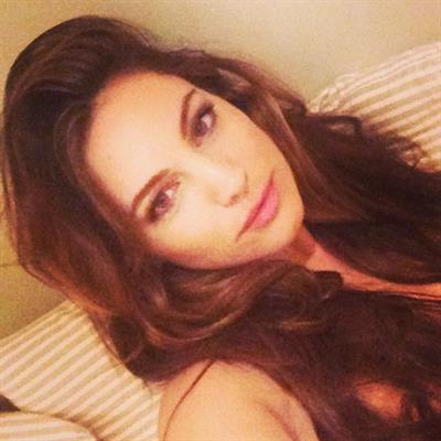 Kelly Brook taking a selfie