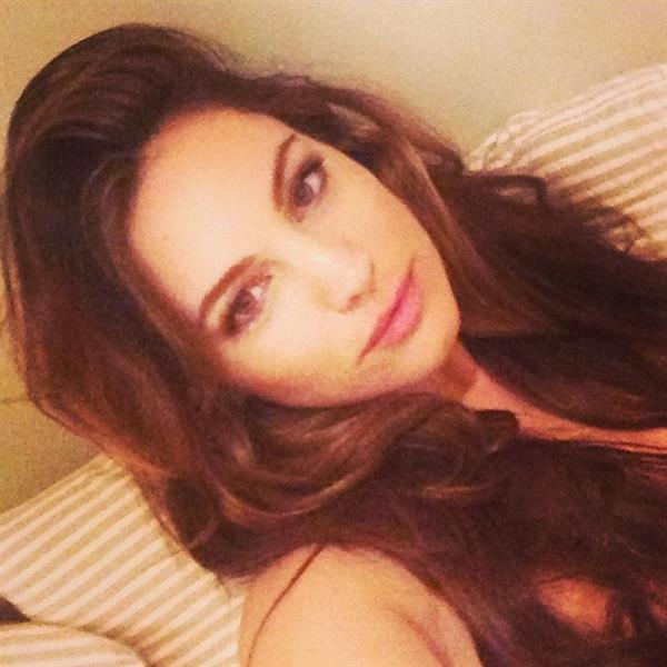 Kelly Brook taking a selfie