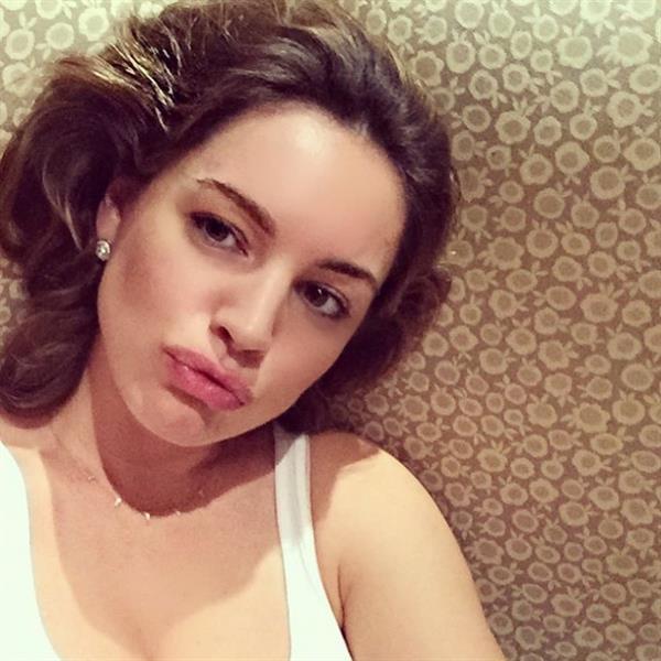 Kelly Brook taking a selfie