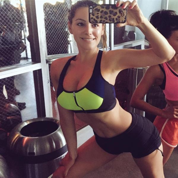 Kelly Brook taking a selfie