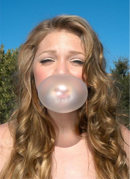 Jessie Andrews taking a selfie