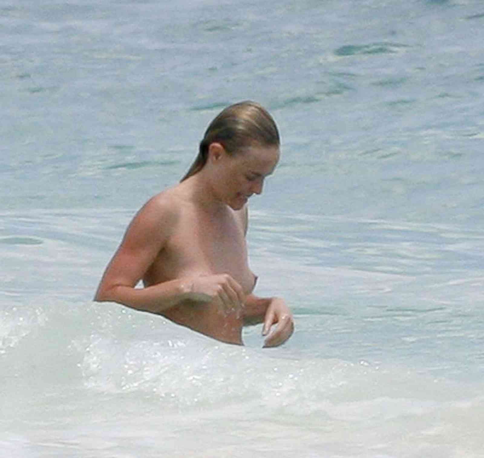 Kate Bosworth - breasts