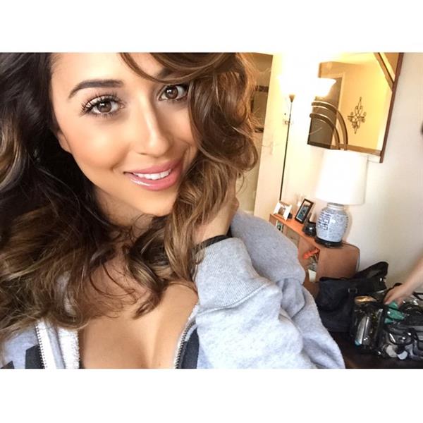 Tianna Gregory taking a selfie