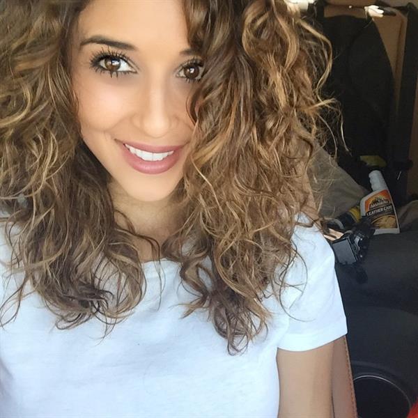 Tianna Gregory taking a selfie