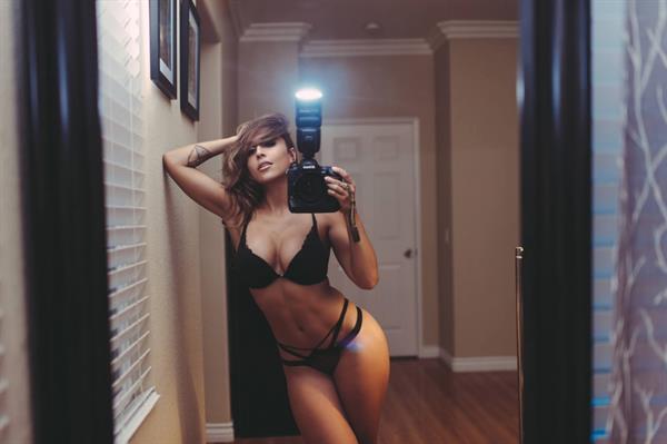 Tianna Gregory in lingerie taking a selfie