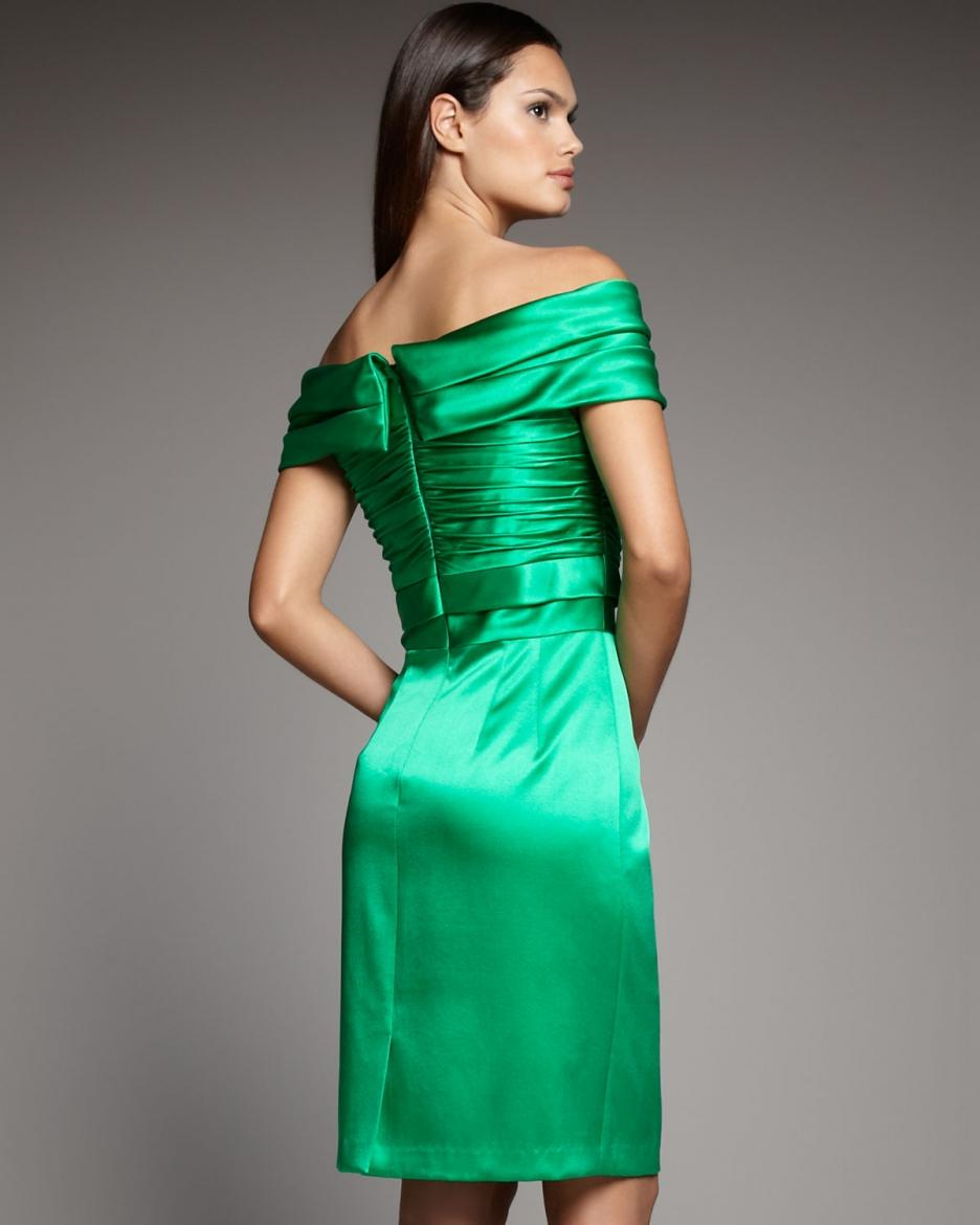 Красивейшие атласные платья. Атласное платье. Платье из атласа. Платье из стрейч атласа. Платье из зеленого атласа.