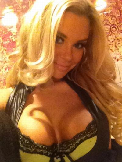 Jessa Hinton in lingerie