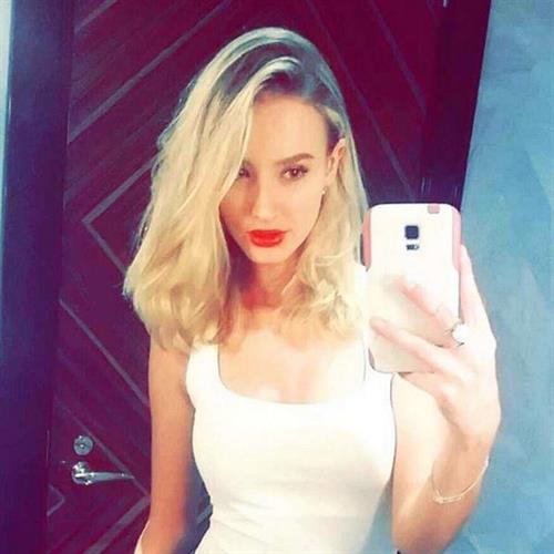 Jessica Stepanova taking a selfie