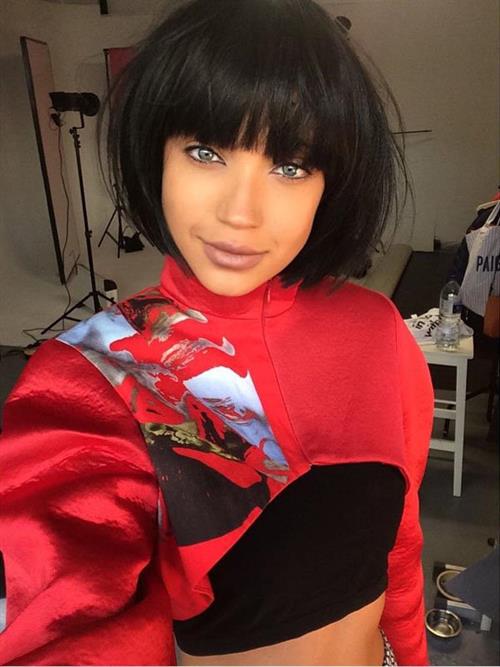 Candice Blackburn taking a selfie