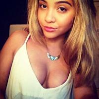 Stella Hudgens taking a selfie