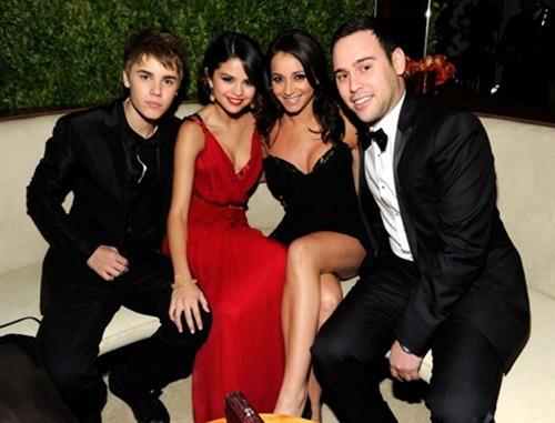 Selena Gomez Pictures Selena Gomez Vanity Fair Oscar party in West Hollywood on February 27, 2011