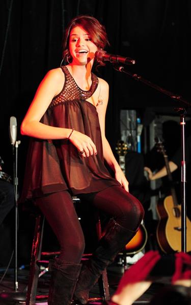 Selena Gomez trick or treat for Unicef Acoustic Concert at the Roxy October 26, 2010 