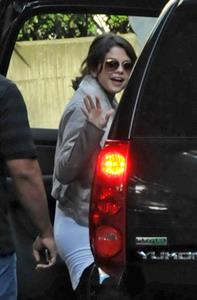 Selena Gomez gets her hair done at Blo in Vancouver on October 14, 2011