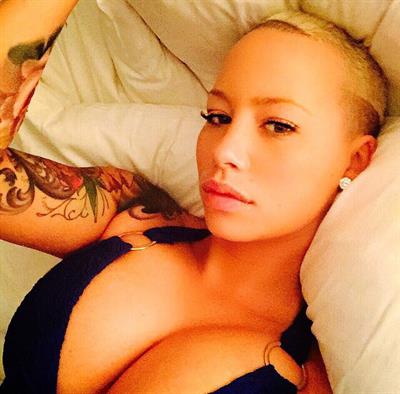Amber Rose taking a selfie